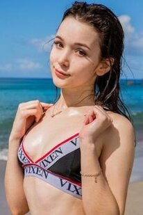 Ellie Leen